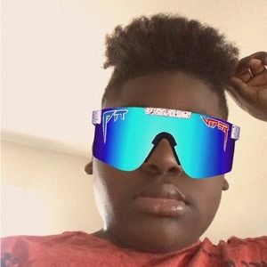 Meet your Posher, Derwin